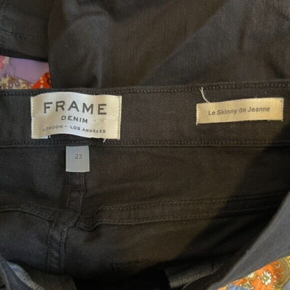 Frame Denim Le Skinny de Jeanne Distressed Black Jeans in Film Noir - Picture 7 of 8